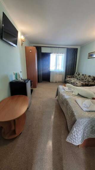 Гостиница Тимора Севастополь Семейный номер-1