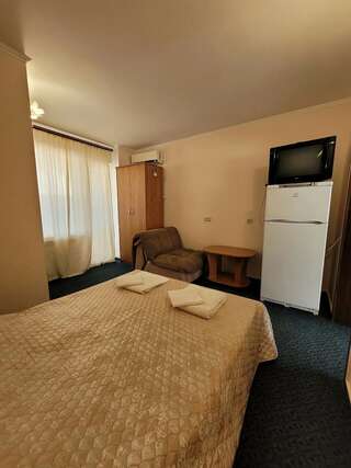 Гостиница Тимора Севастополь Семейный номер-1